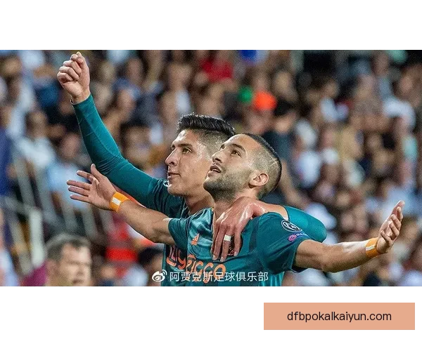 塔利亚菲科在阿贾克斯时代表现稳健，助力球队争夺冠军荣耀