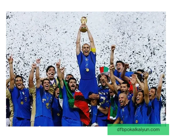 足球巨星简史：动态回顾足坛传奇人物的崛起与成就